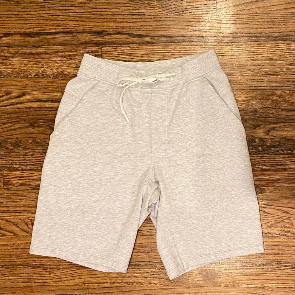 GREY LULULEMON MEN’S CITY SWEAT SHORT